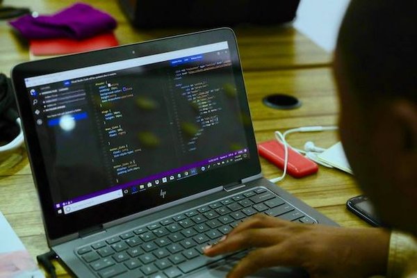 Améliorer la logistique de votre entreprise avec des outils informatiques spécialisés en 5 étapes faciles
